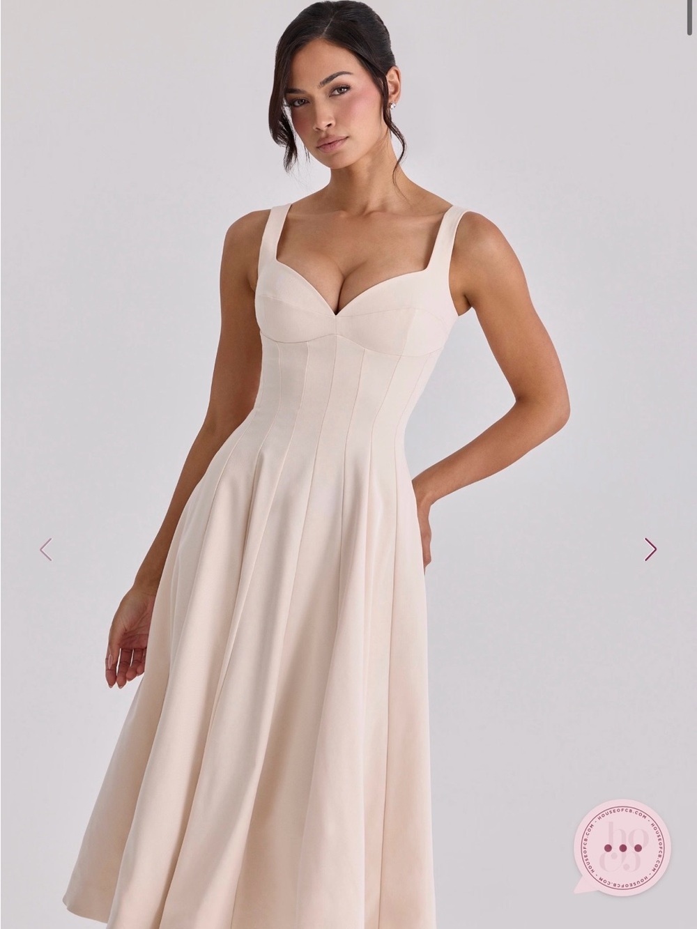 BRAND NEW! House of CB - CARLOTTA
Vintage Ivory Twill Silhouette Midi Dress